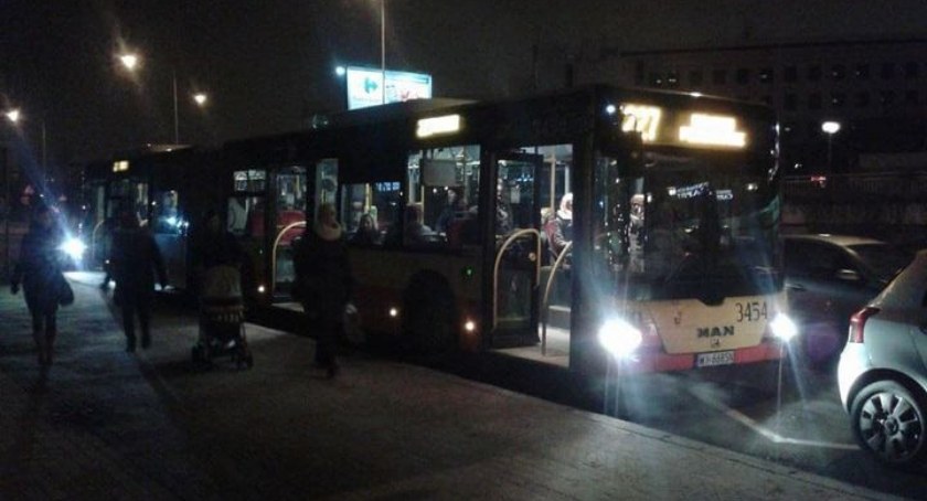 Linia 227 na pętli Podgrodzie. Zdjęcie: Marcin Robert Maź