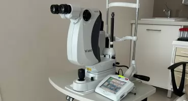 Montaż nowego lasera okulistycznego YAG w klinice Demeter
